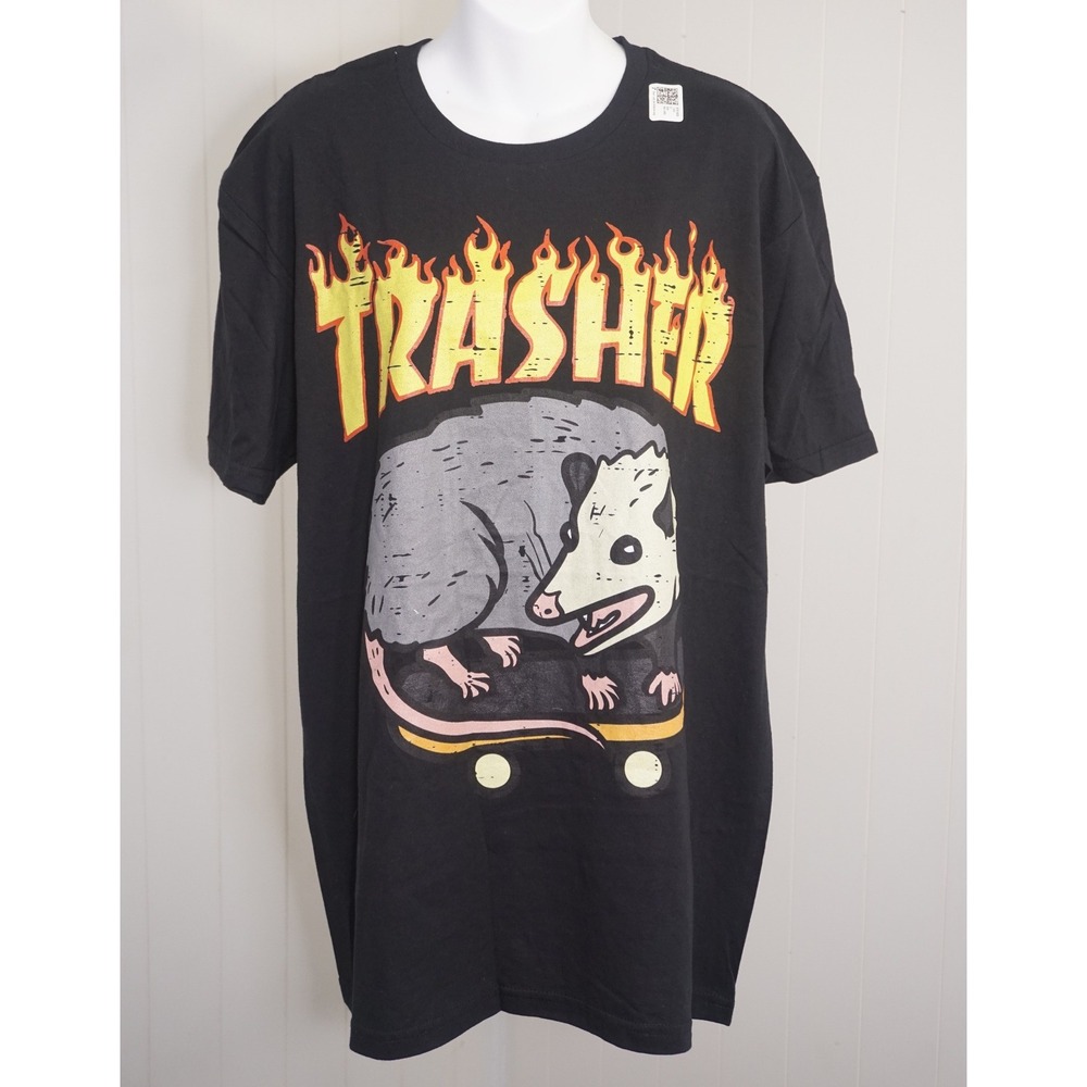 Gildan Large Black Trasher Opossum Skateboard Graphic T-Shirt